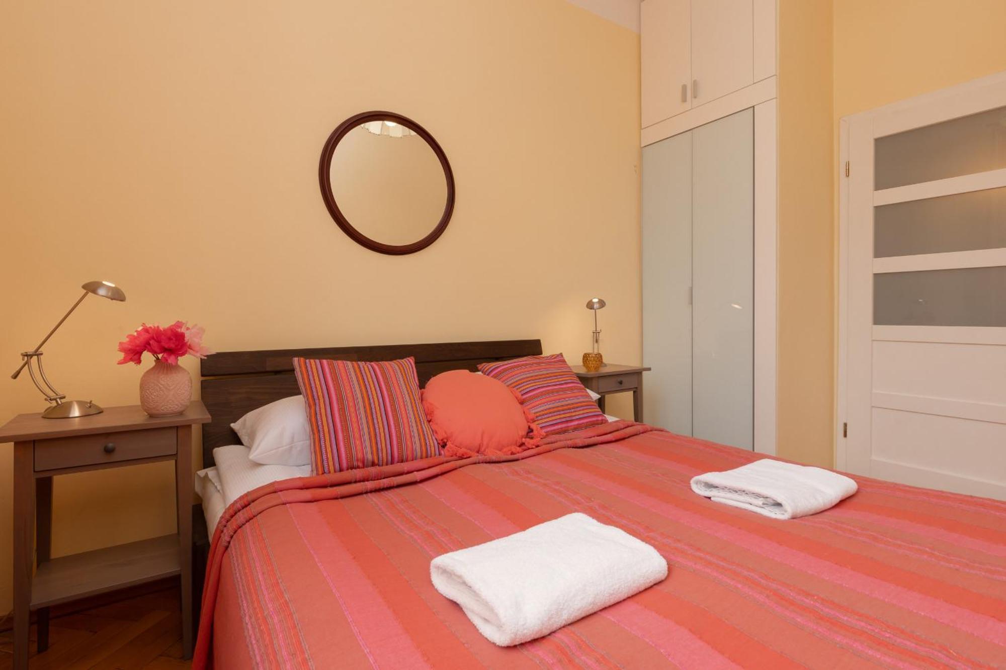 Warsaw New Town Square Apartment For 5 Guests By Noclegi Renters Bagian luar foto